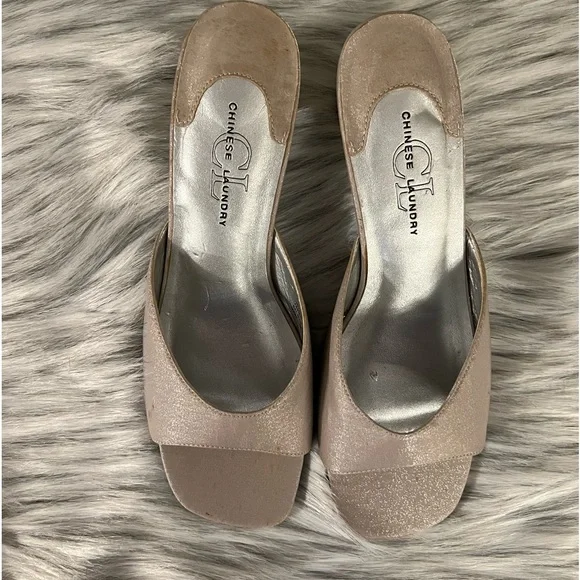 Chinese Laundry Shimmering Fabric Block Heel Sandals - Picture 7 of 9